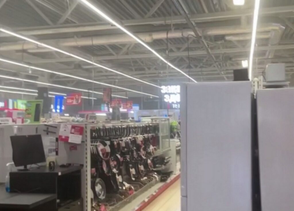 В деревне Боровая тушили пожар в магазине –   подробности происшествия
