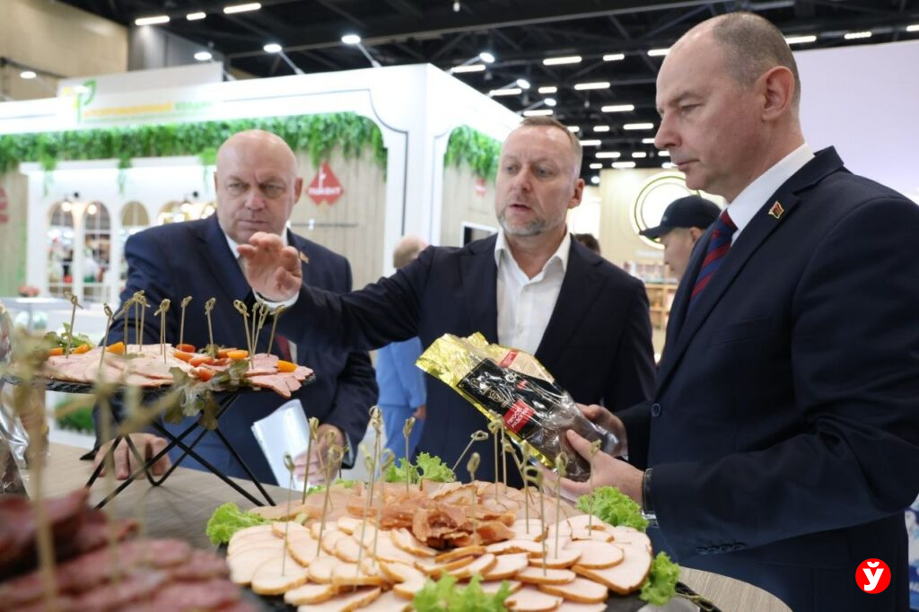 Шашлык с можжевельником и томлёная говядина: Кушнаренко оценил блюда Минщины на «Белагро»