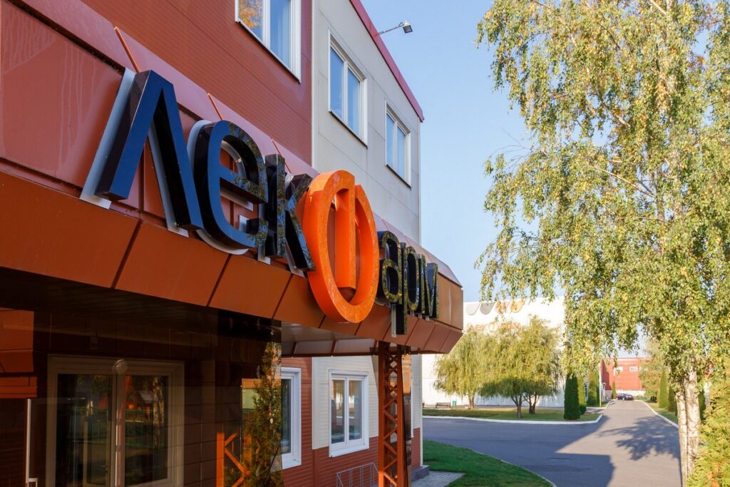 «Лекфарм» назвал медиков и фармацевтов ключевым звеном системы здравоохранения