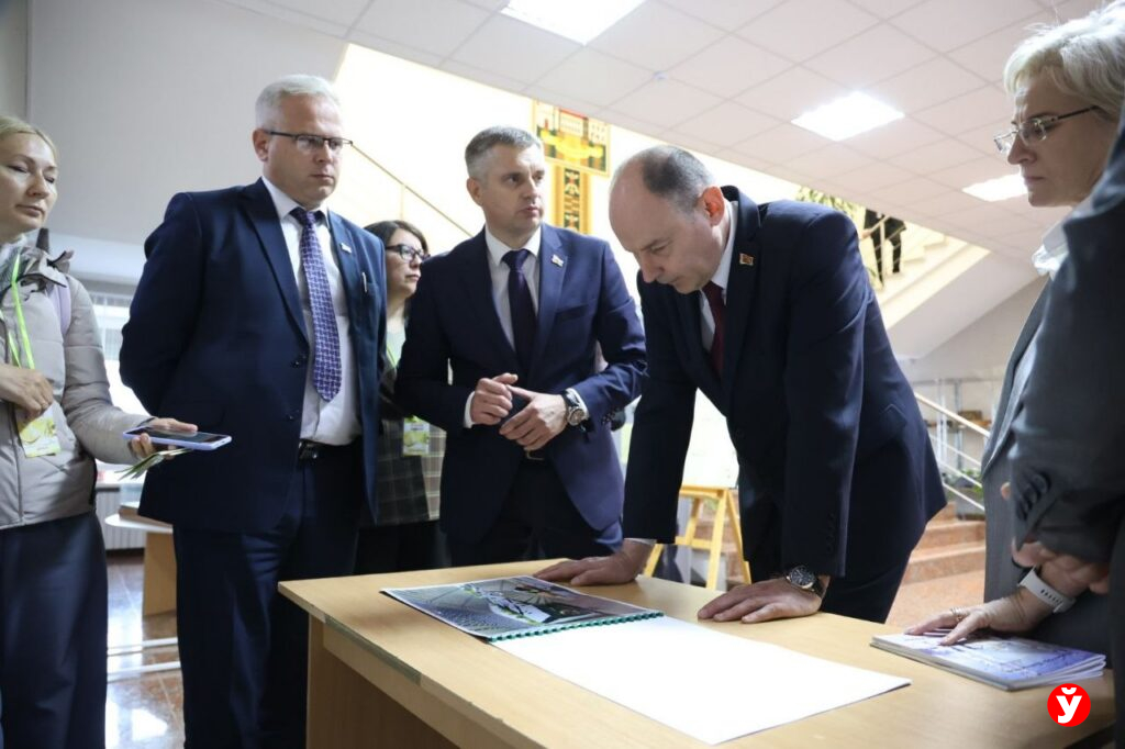 Кушнаренко показали проект крыши над летним амфитеатром в Молодечно
