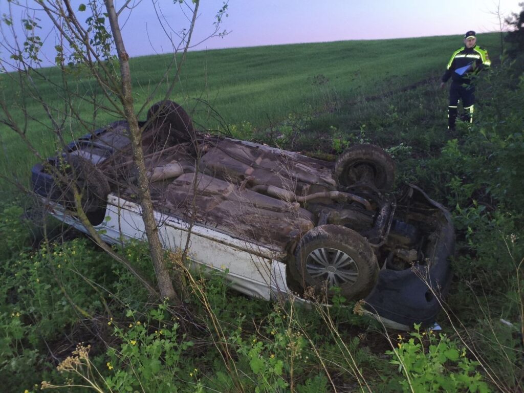 Пьяный водитель устроил ДТП под Клецком: пассажир получил тяжёлые травмы