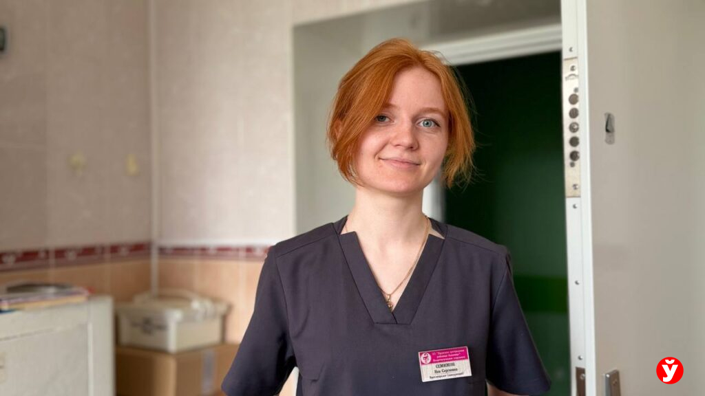 Днем лечит инсульты, ночью поет в пустых коридорах: врач из Крупок о сцене, страхе и исцелениях