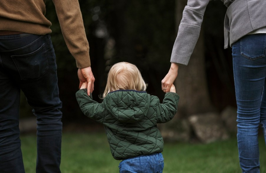 Пятеро детей оказались не родными отцу из Минской области