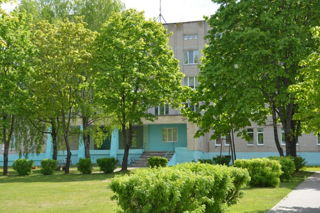 Врач с гитарой и больница на колесах: чем живет Червенская ЦРБ
