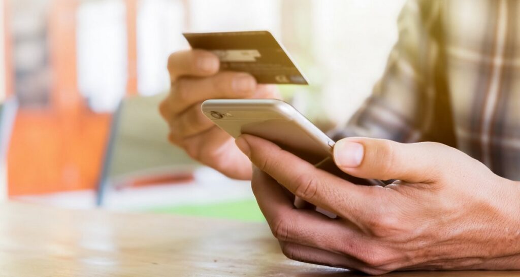 Два белорусских банка предупредили о ночных перебоях в работе сервисов 13 июля
