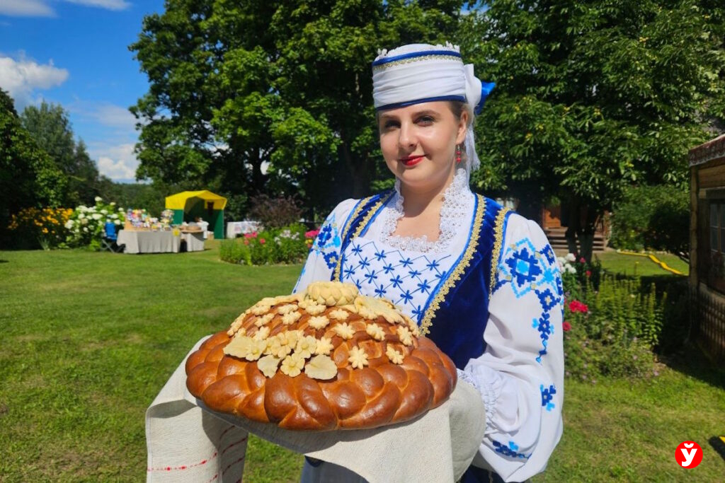 Фестиваль белорусского творчества проходит в деревне Ракутевщина