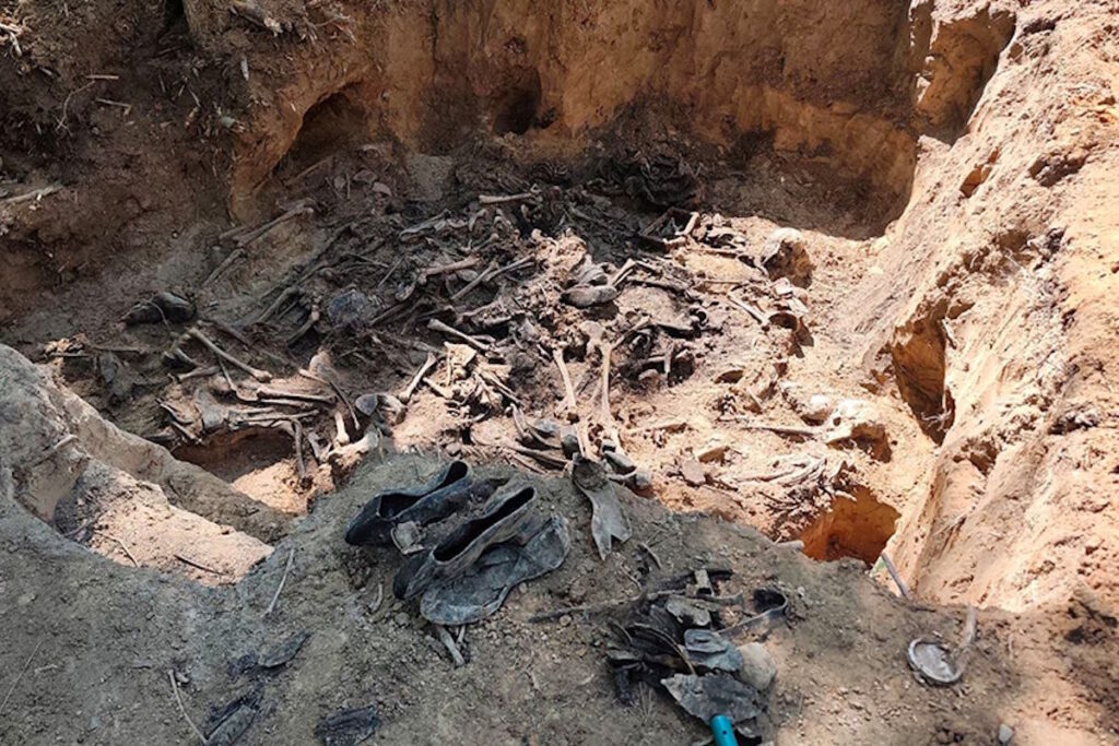 Останки не менее 142 человек обнаружены в пяти ямах-могилах в Могилеве