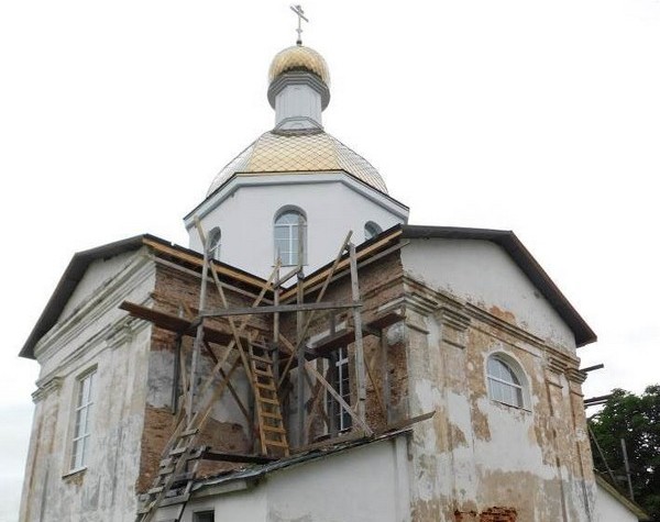 Под полом церкви XIX века в Городокском районе нашли останки человека