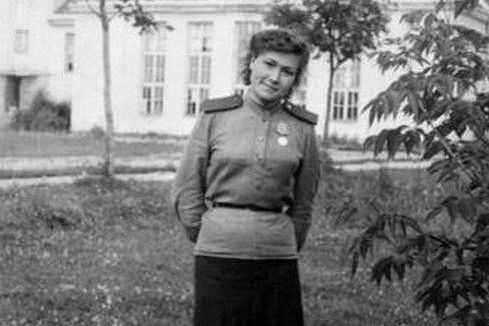 Четырежды ранена, дважды горела в танке: невероятная история командира Т-34 Нины Бондарь