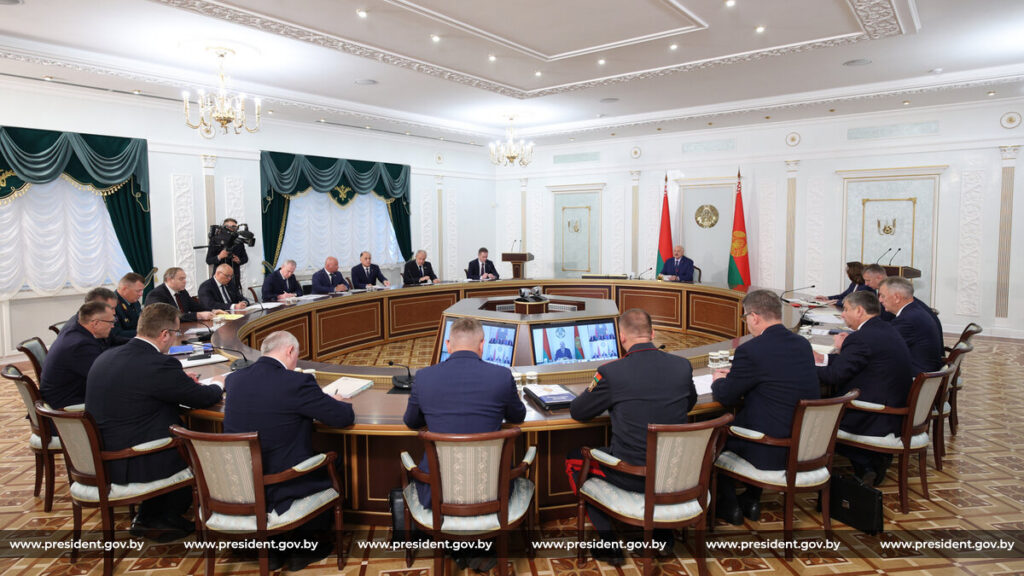 Лукашенко рассказал, что увидел во время облета регионов