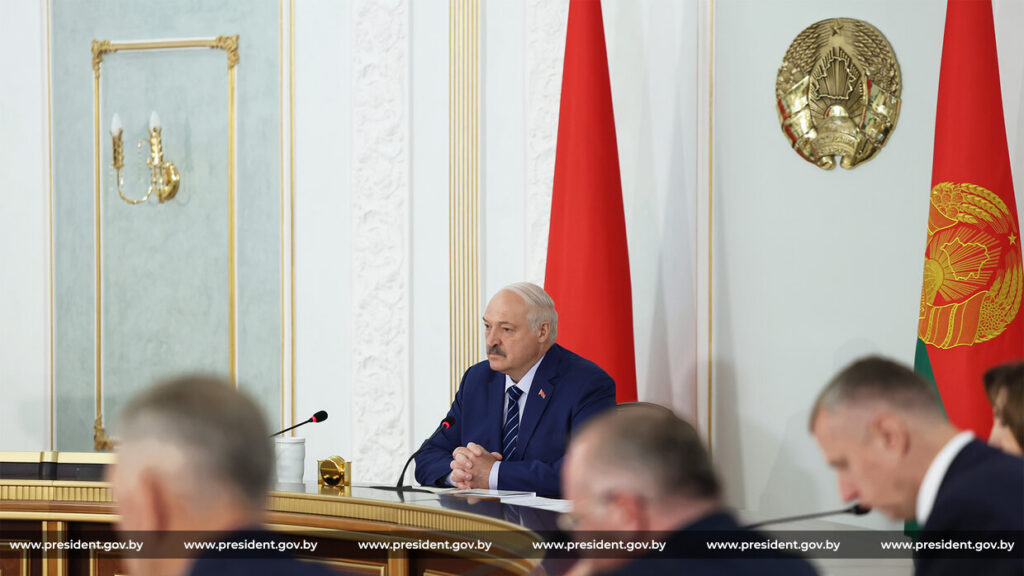 Лукашенко объяснил, зачем Беларусь приглашает работников из Узбекистана: дело не только в зарплате