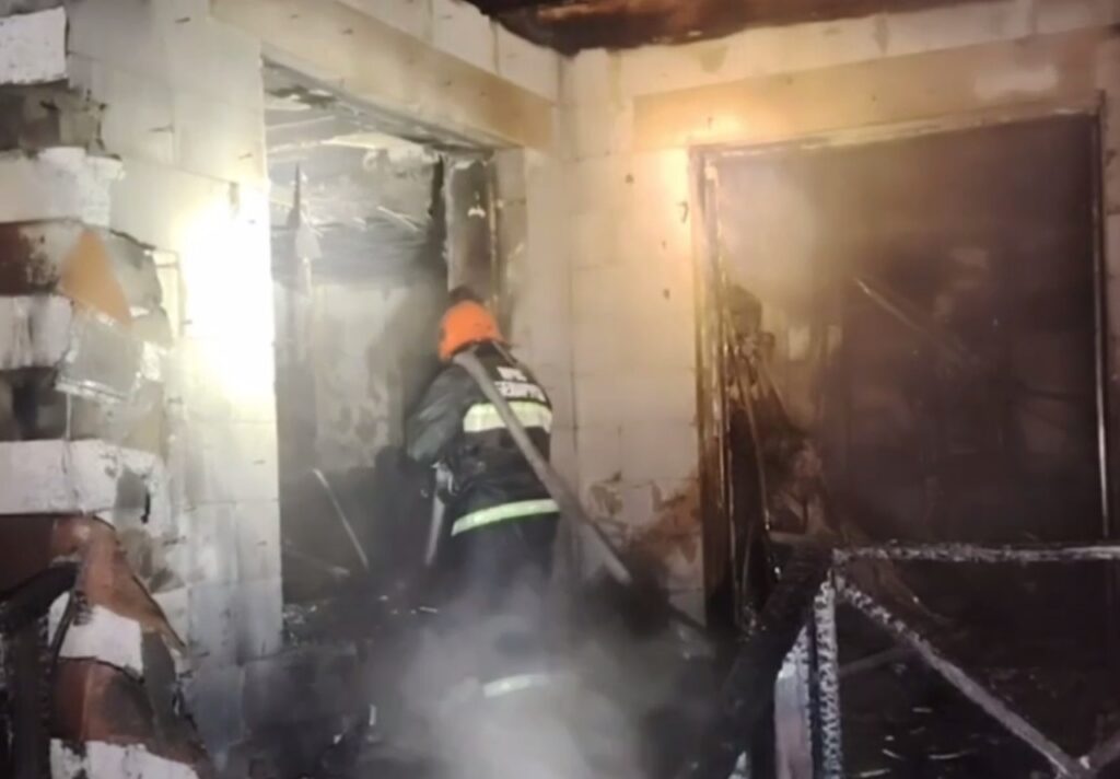 В Минском районе АПИ спас жизни хозяев дома