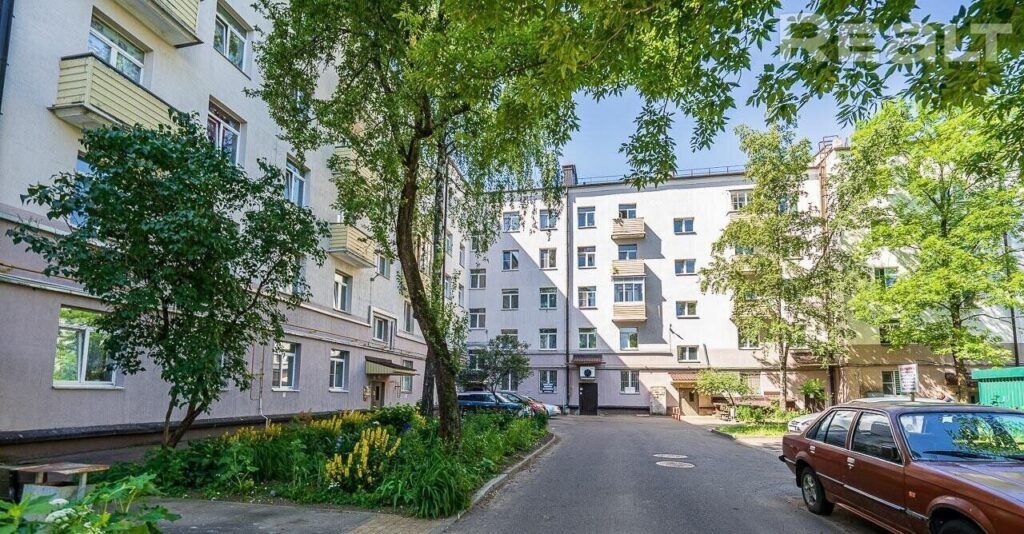 В Минске продают двухкомнатную сталинку по доступной цене — как она выглядит