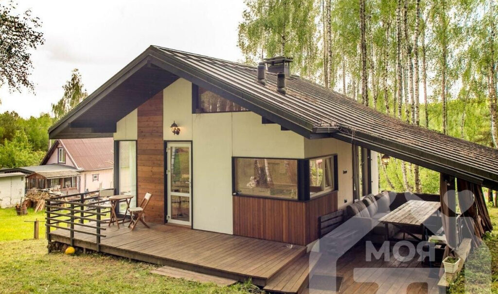 В Молодечненском районе продают современную дачу в березовой роще – узнали стоимость