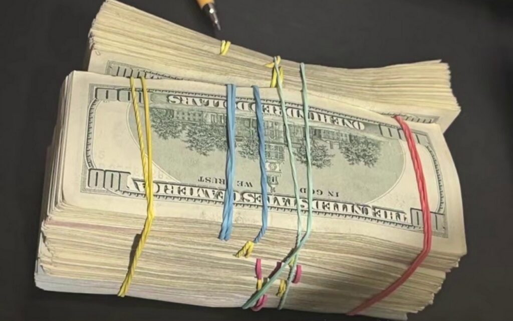Иностранец хотел обменять $130 тысяч на крипту, но попался на хитрую схему минчан
