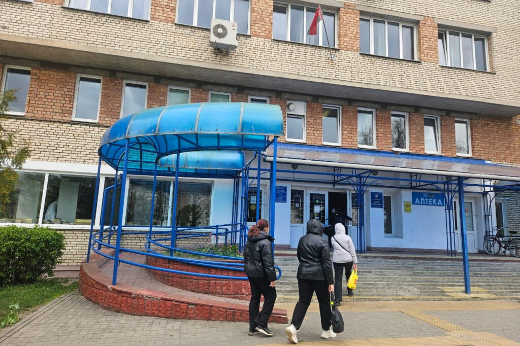 Мама из Молодечно не могла записать ребёнка к врачу – проверили, так ли это