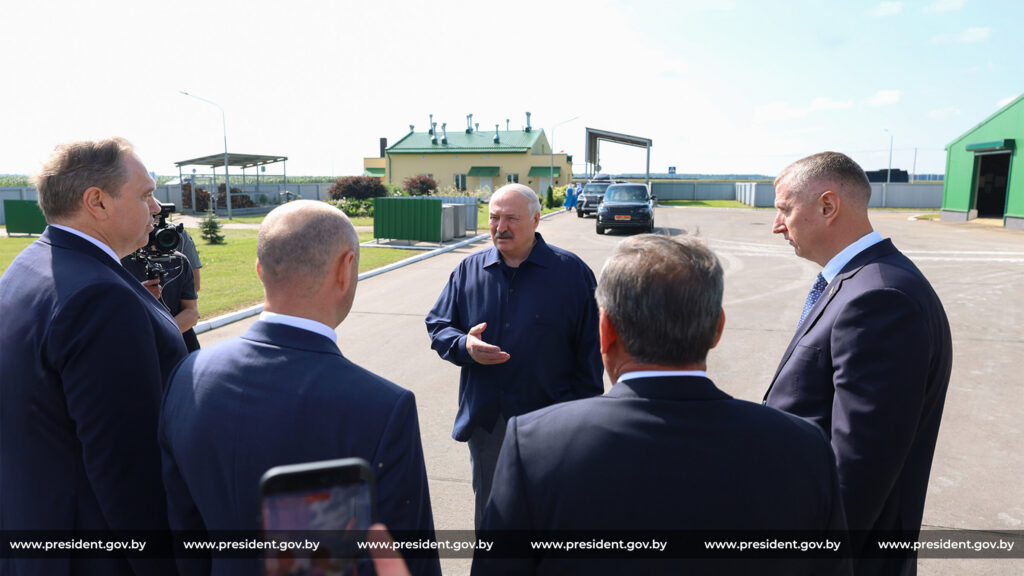 Лукашенко обратил внимание на недоработки в Оршанском районе
