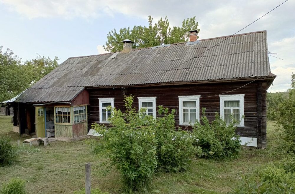 Два недорогих деревенских дома продаются в Узденском районе – узнали стоимость