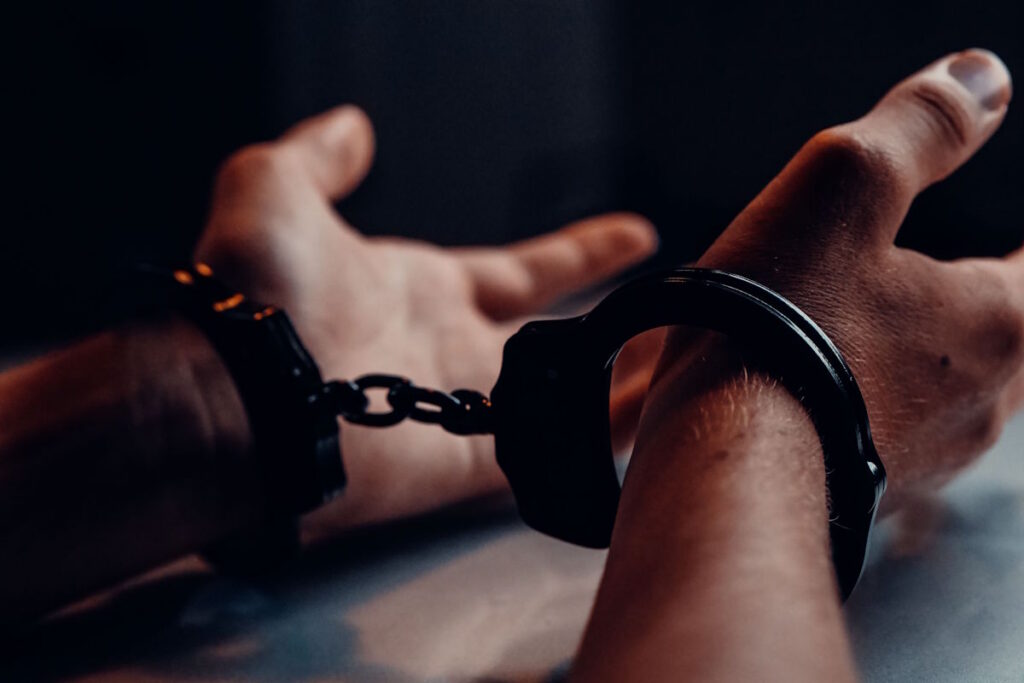 Столичные оперативники при поддержке спецназа задержали ОПГ, обворовывавшую владельцев квартир