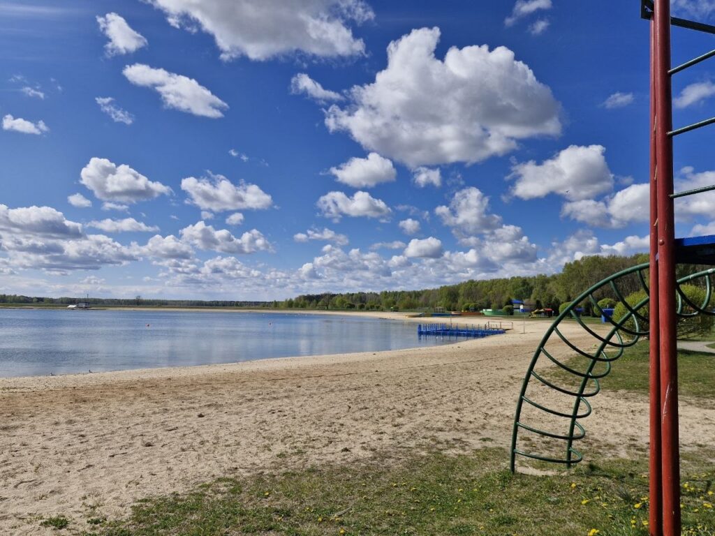 Отец и сын перевернулись с сапбордом на Солигорском водохранилище