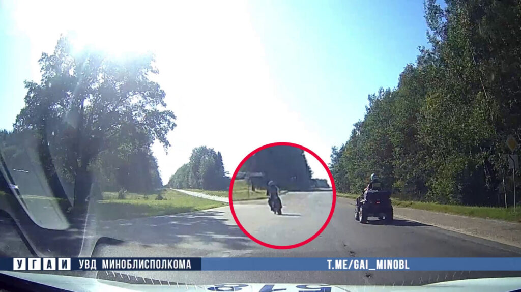 Погоня за мотоциклистом без прав попала на видео – он пытался скрыться от ГАИ под Воложином