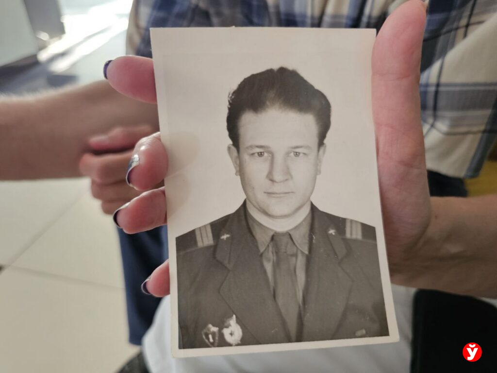 великан