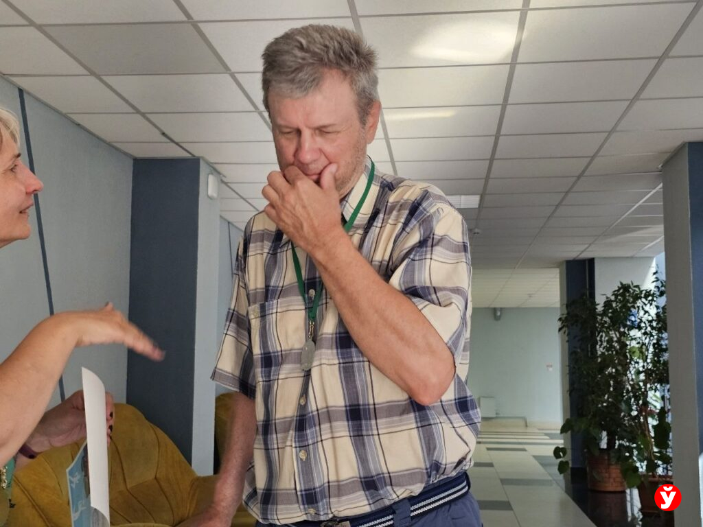великан
