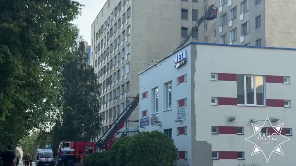 В Жодино при пожаре в общежитии спасли трех человек, еще 30 эвакуировали