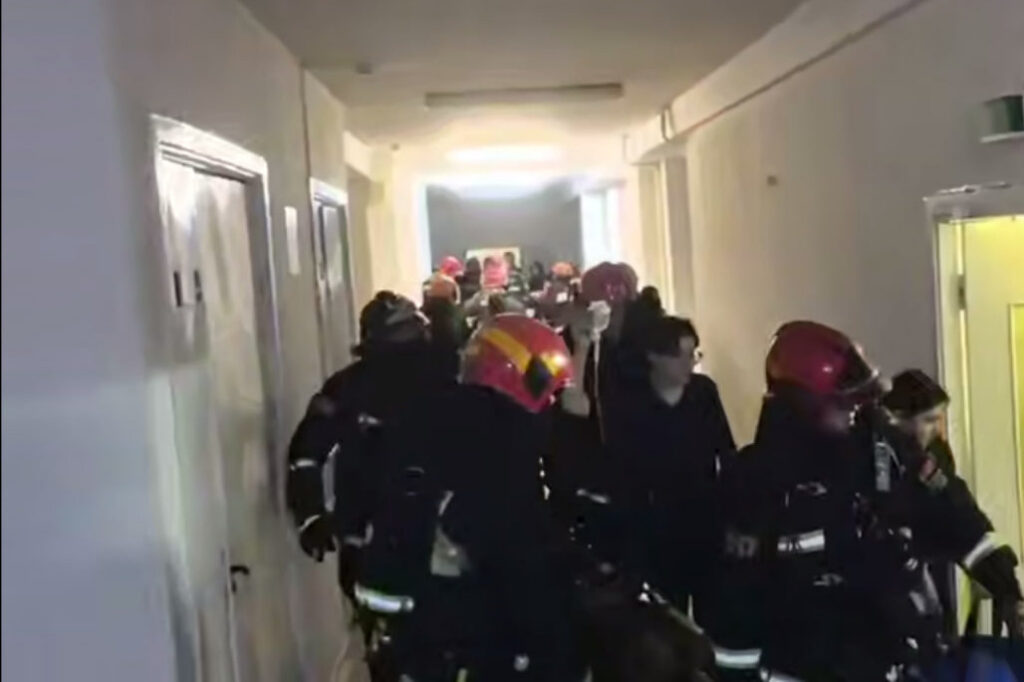 15 машин МЧС выезжали на пожар в гродненской больнице – эвакуировали более 250 человек