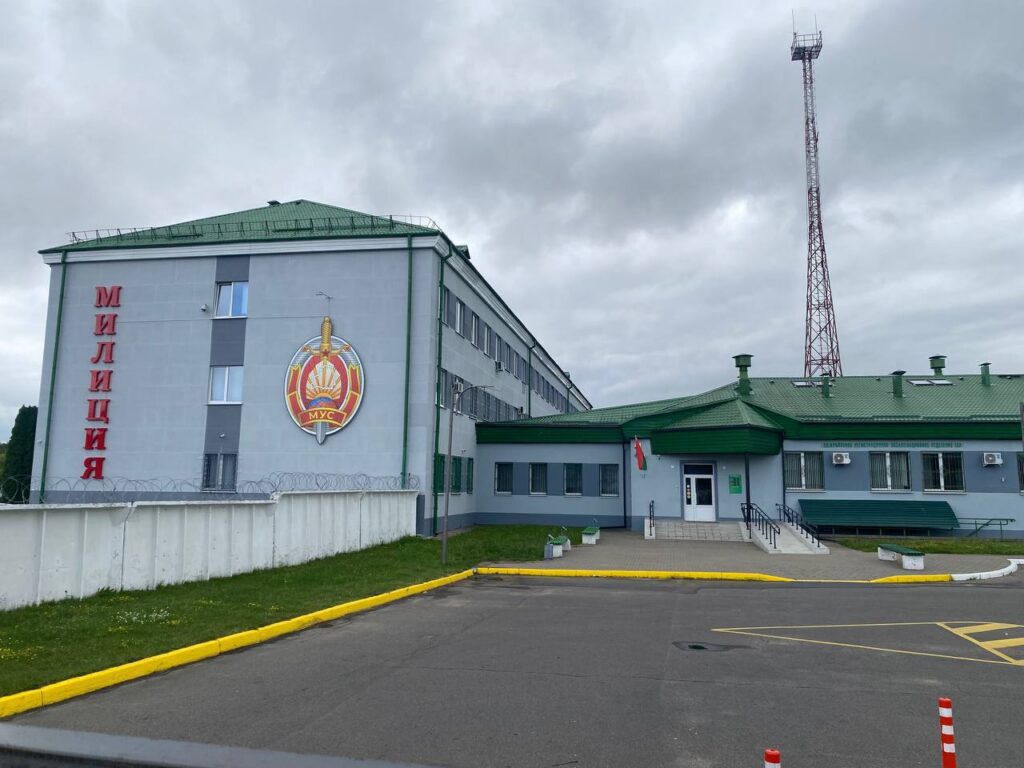 Очереди или фейк? В ГАИ объяснили ситуацию вокруг МРЭО в Барановичах