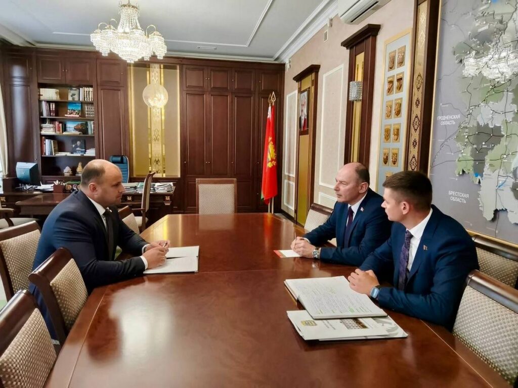 Кушнаренко и глава АБФФ обсудили футбол в Минской области