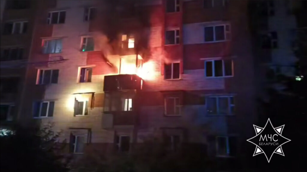 Пожар в витебском общежитии: спасатели эвакуировали почти 80 человек, среди них 11 детей
