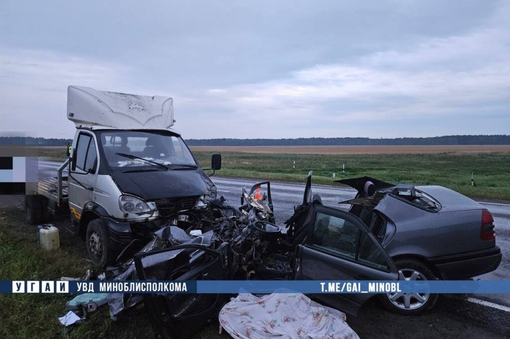 Смертельный обгон под Солигорском: в лобовом ДТП погибли 21-летний водитель и 18-летняя девушка