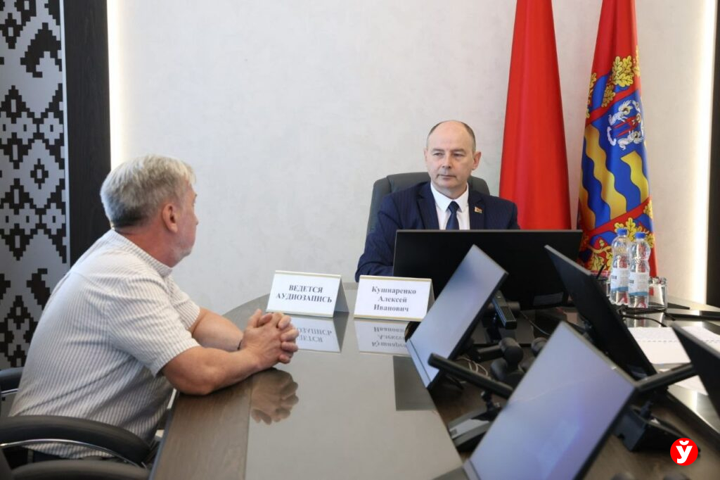 Житель Крупок рассказал Кушнаренко о трудностях владельцев электромобилей