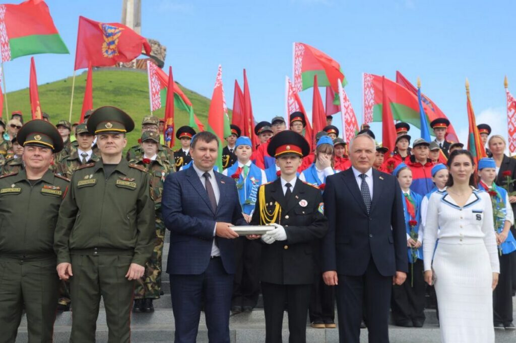 На Кургане Славы ветераны передали потомкам капсулу времени