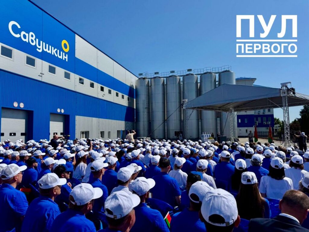 Лукашенко заявил, что Беларусь должна зарабатывать больше на молоке