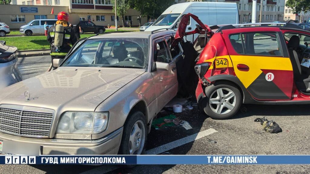 В Минске плохое самочувствие водителя привело к массовому ДТП с шестью авто