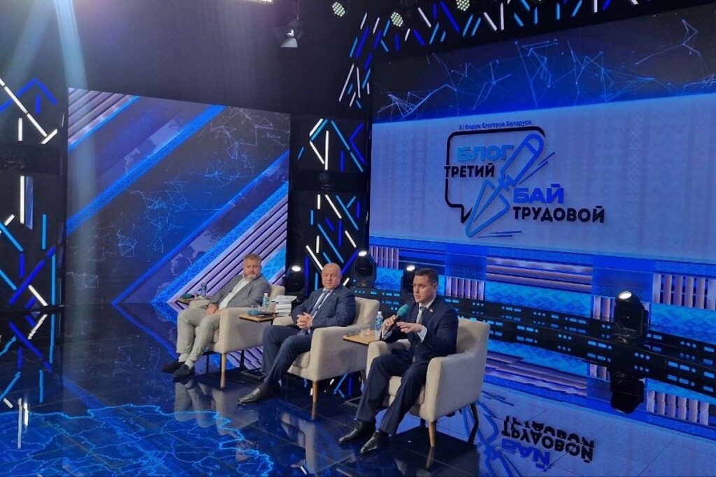 Минобр объяснил, почему не обязательно выкладывать фотоотчеты о всех школьных мероприятиях
