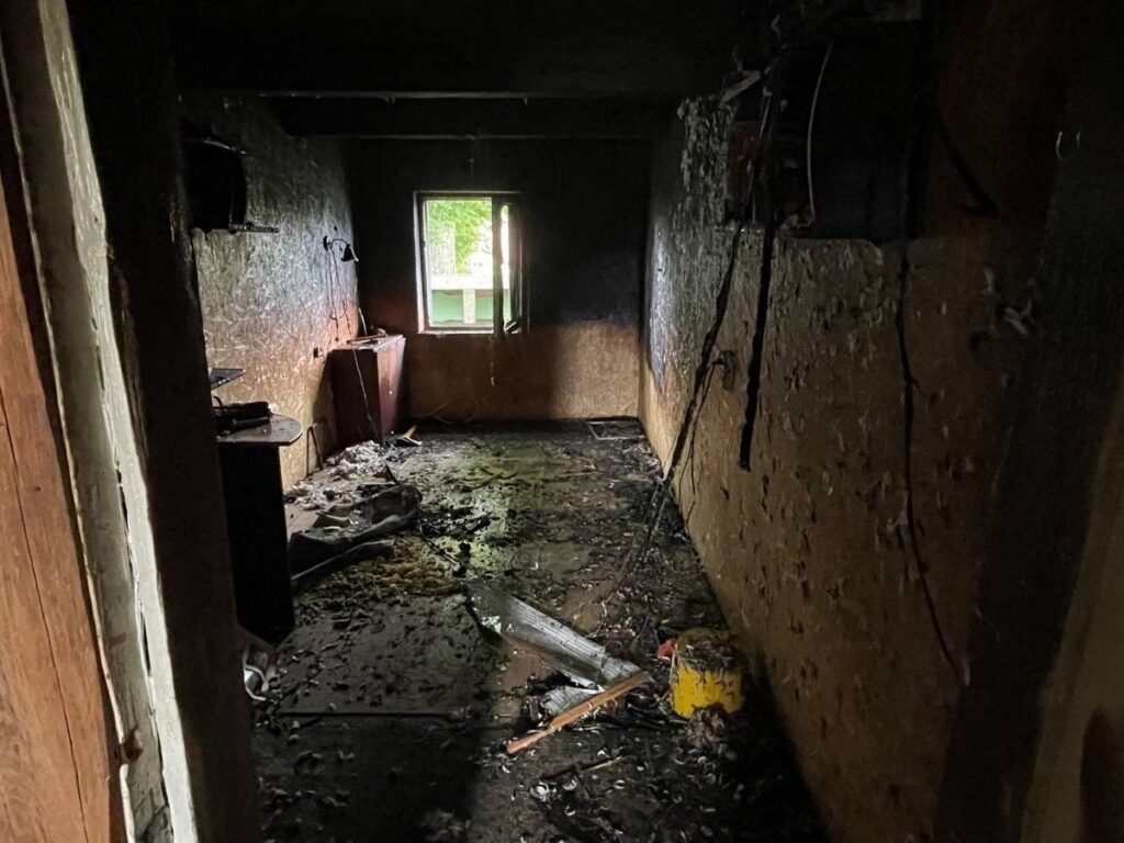 Дом уцелел, но комната выгорела: в Воложинском районе горел дом