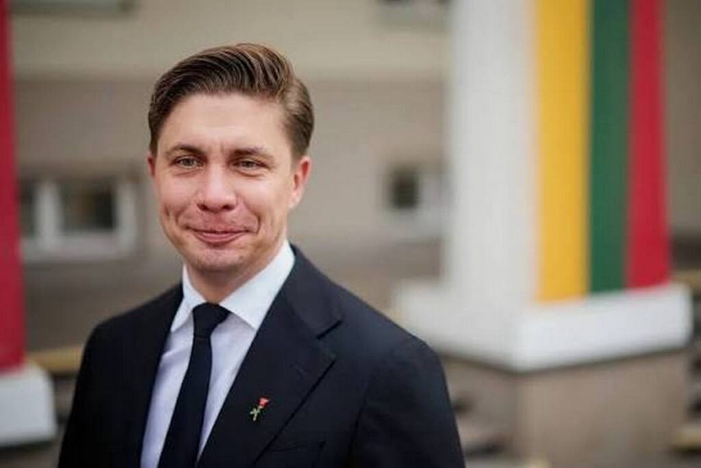 От пенсий до дронов: как новое литовское правительство потеряло лицо за две недели