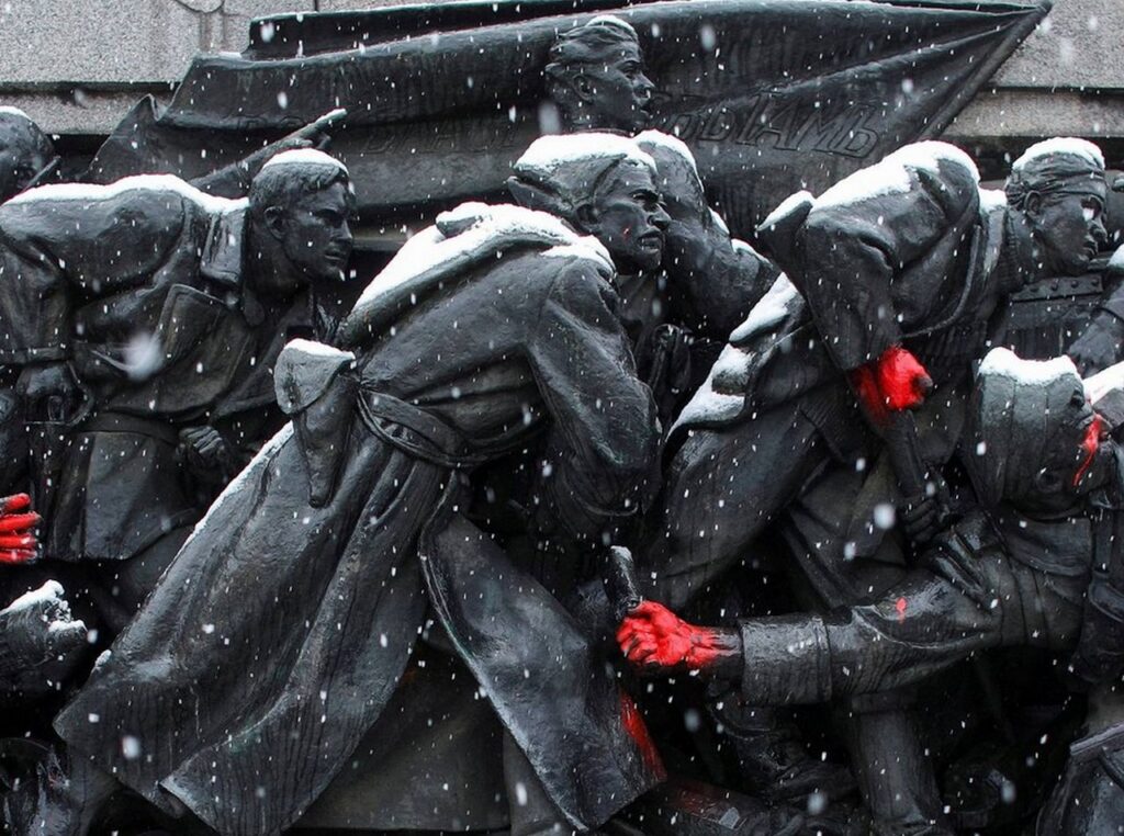 Война с памятью: как в Европе исчезают монументы советским воинам
