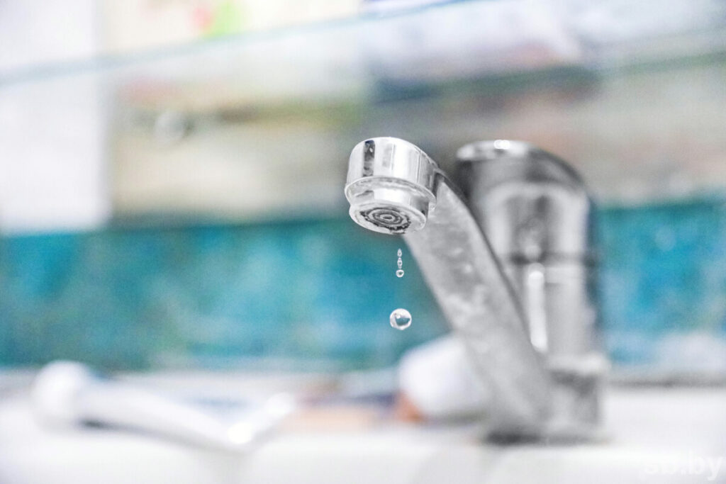 Сбой в работе нового насоса лишил горячей воды жителей пятиэтажки в Молодечненском районе