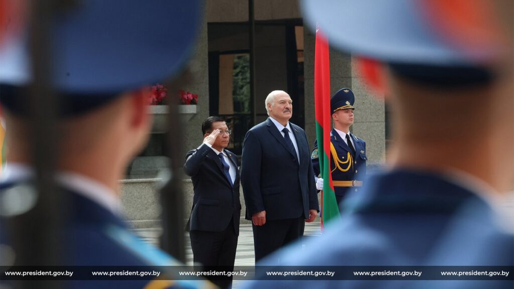 Почему Минск развивает отношения со странами Азии, объяснил Азарёнок