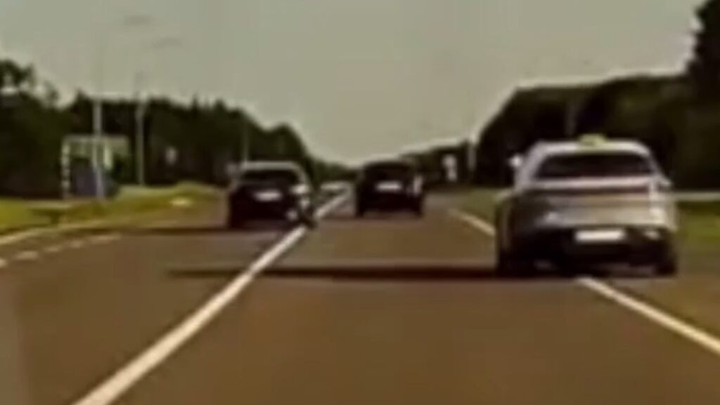 Водитель BMW остался без прав на 4 месяца и получил штраф за опасный обгон в Минском районе