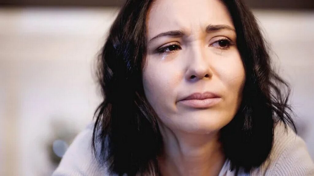 Бывший муж работает в Польше, но платит алименты как безработный – можно ли пересчитать алименты