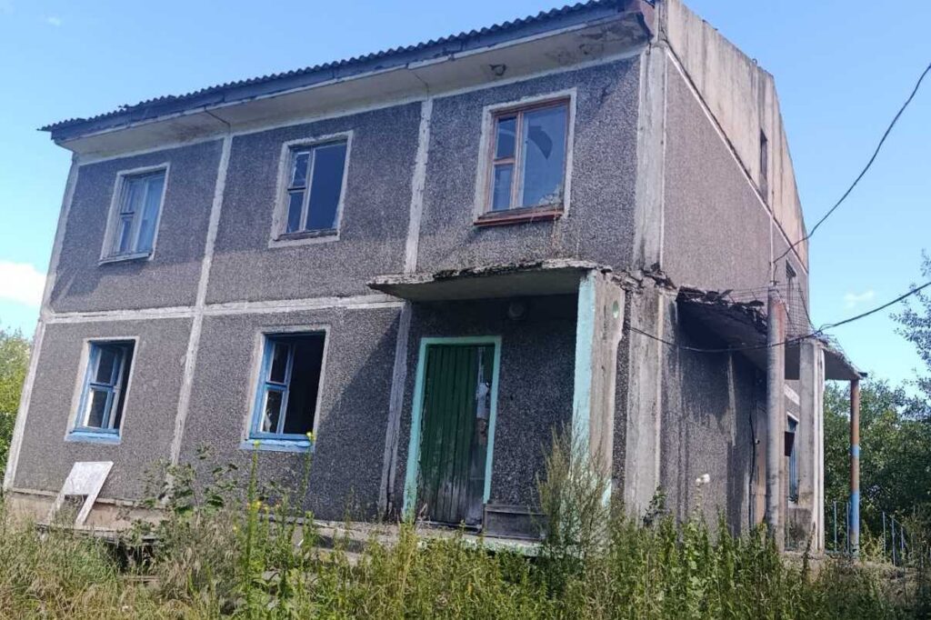 За 26 тысяч рублей под Солигорском можно купить двухэтажный дом с участком