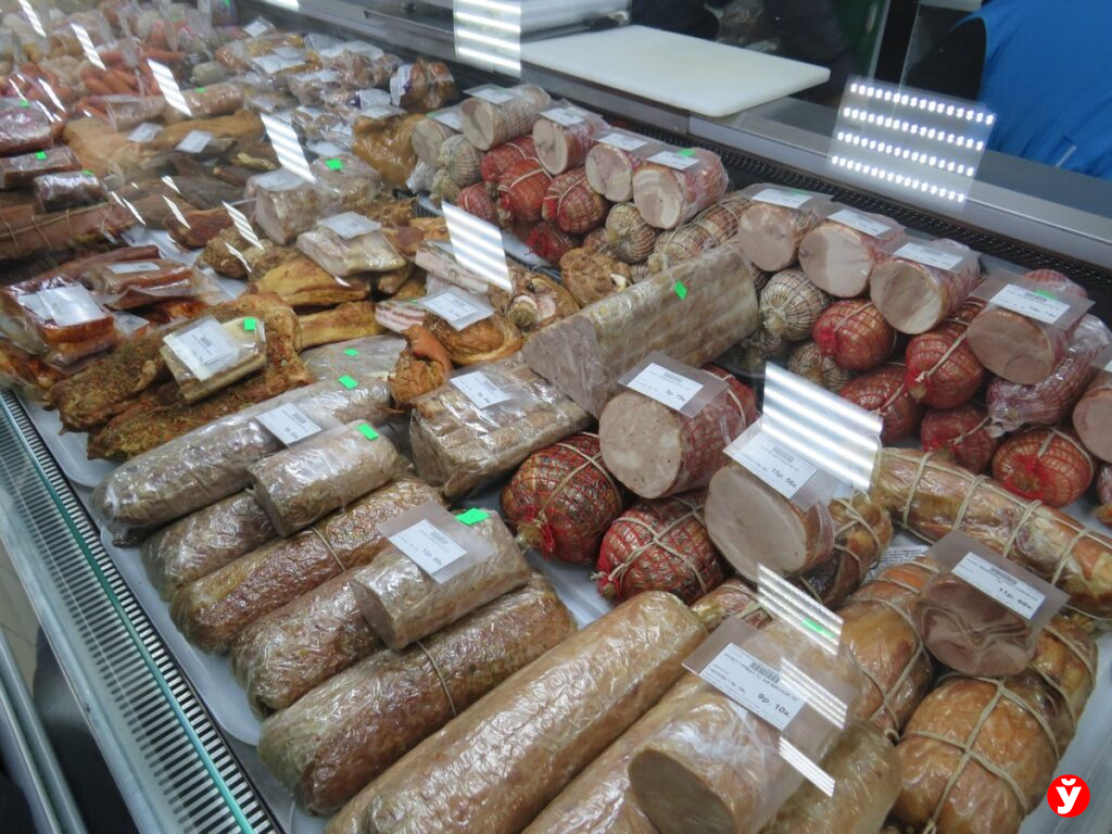 Свой мясокомбинат, молочный цех, магазины и бассейн – чем живет агрокомбинат «Снов»