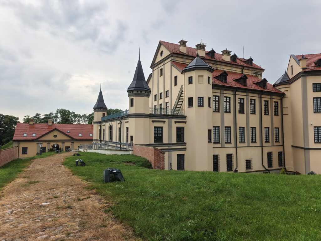 В Несвижском замке открыли секретный маршрут, а туристов стало еще больше