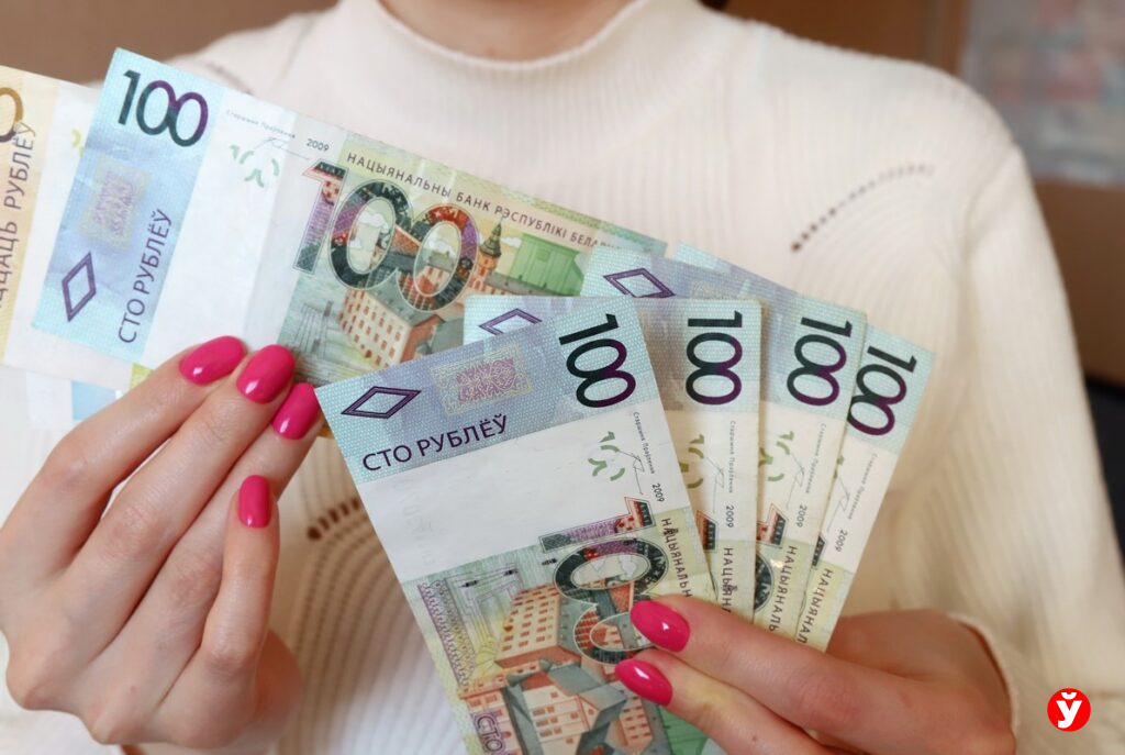 Бюджетники будут получать больше с 1 сентября