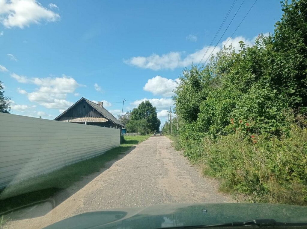 Житель Логойского района против выводов комхоза по дороге на улице Колхозной